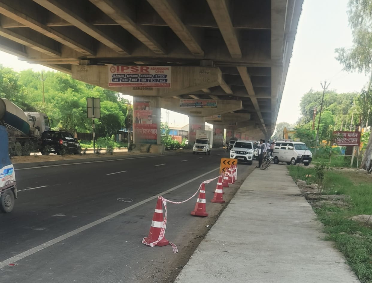 Concrete falls from expressway; commuters have a narrow escape