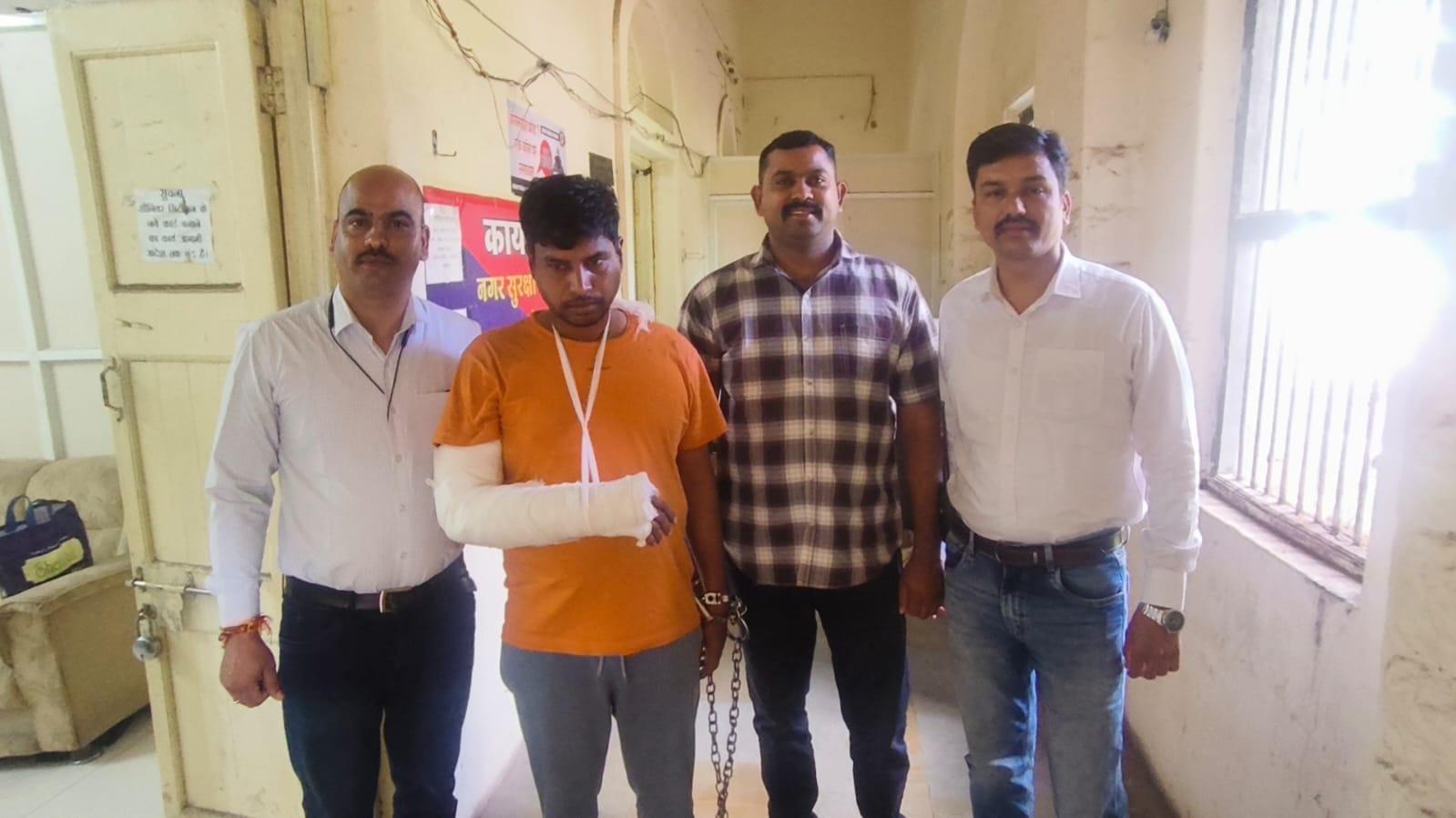 पुलिस की गिरफ्त में आरोपी