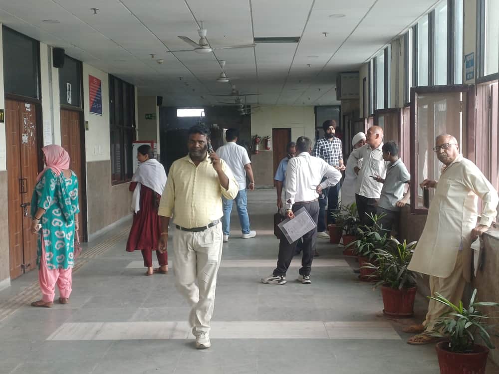 Patwarkhana remained closed for three hours; people returned without getting their work done.