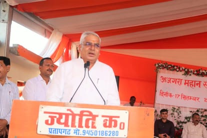 अजगरा महोत्सव में बोलते प्रभारी मंत्री मयंकेश्वरशरण सिंह। सूचना विभाग