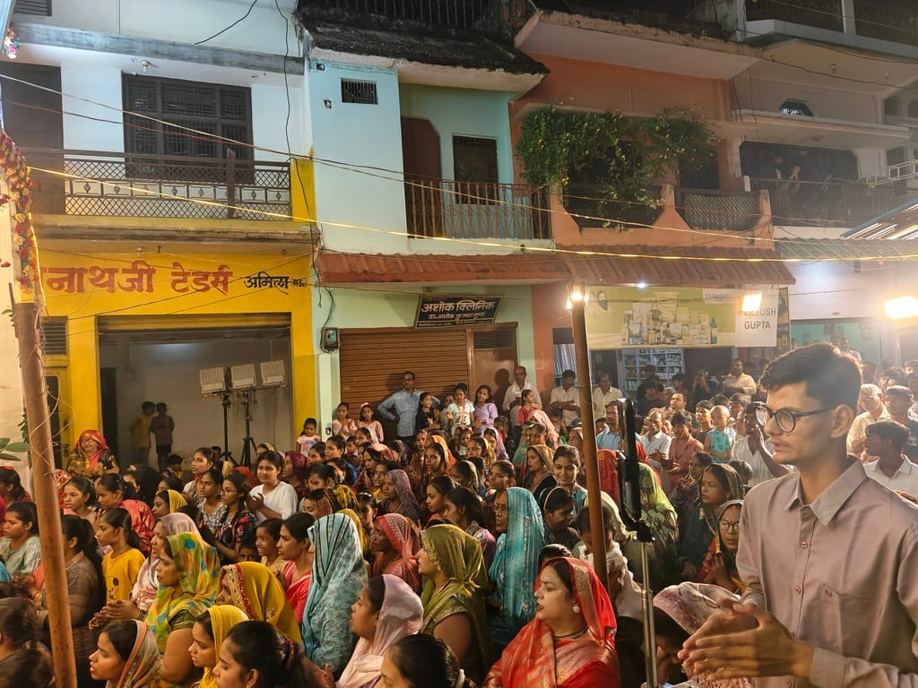 The pandals echoed with chants of "Ganpati Bappa Morya."