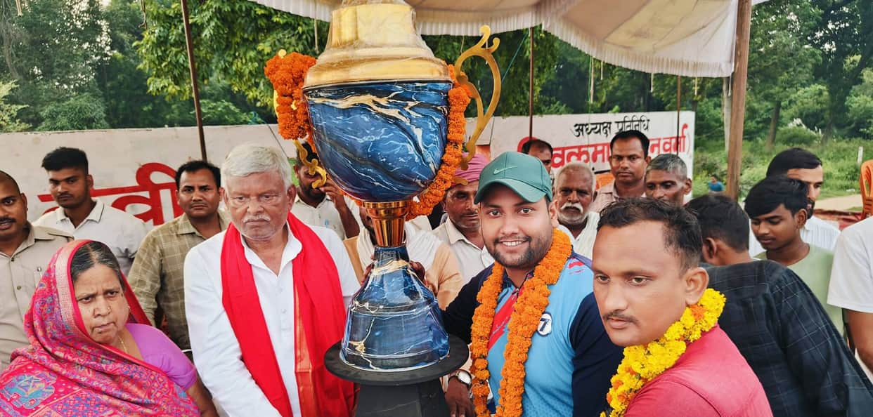 Doaba XI won the Shaheed Smarak Cup by 25 runs.