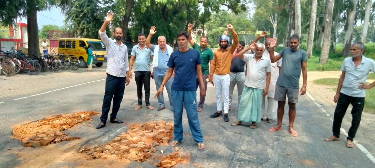 Potholes on the road in front of the school; fear of accidents.