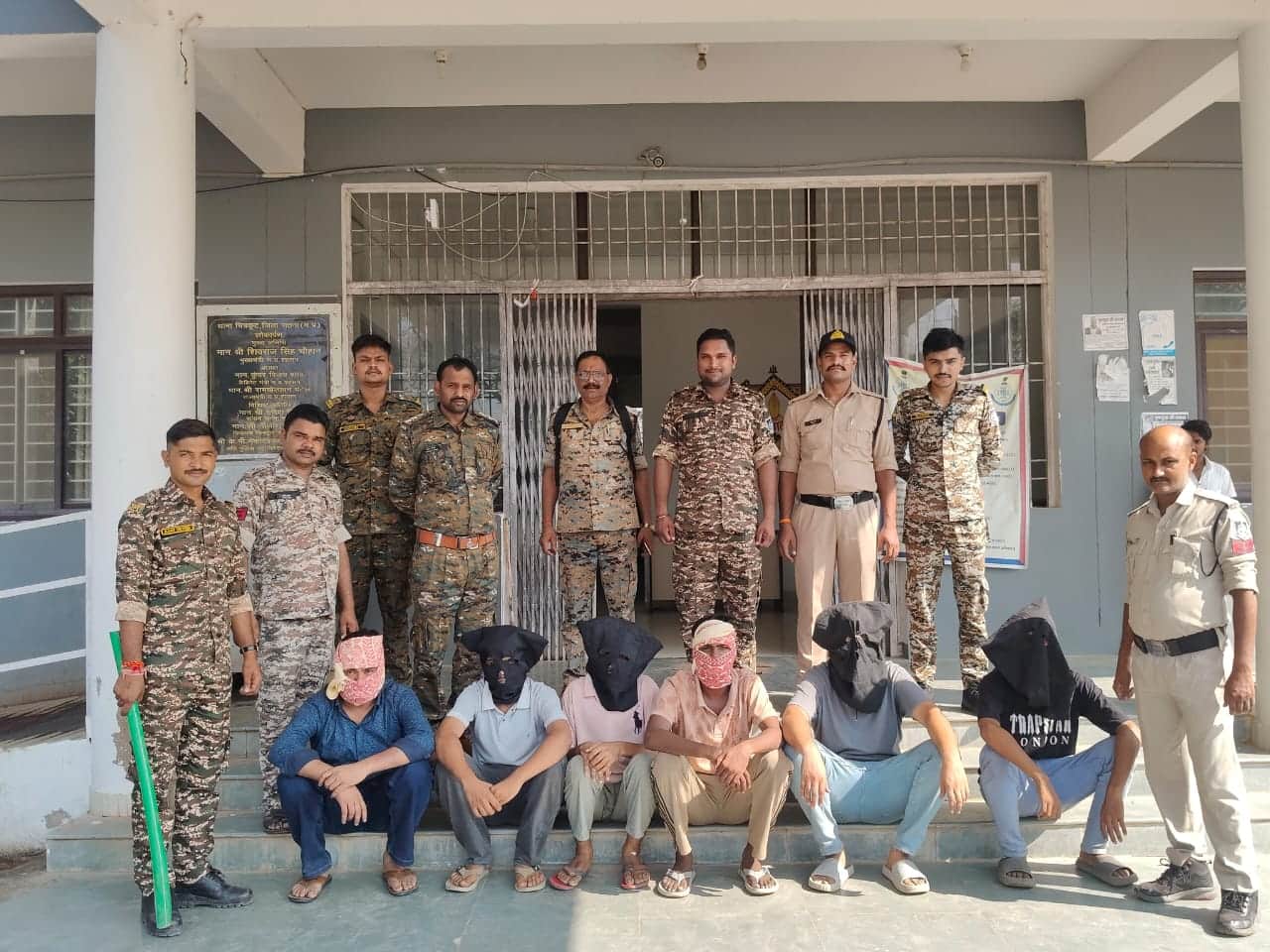 पुलिस की गिरफ्त में आरोपी