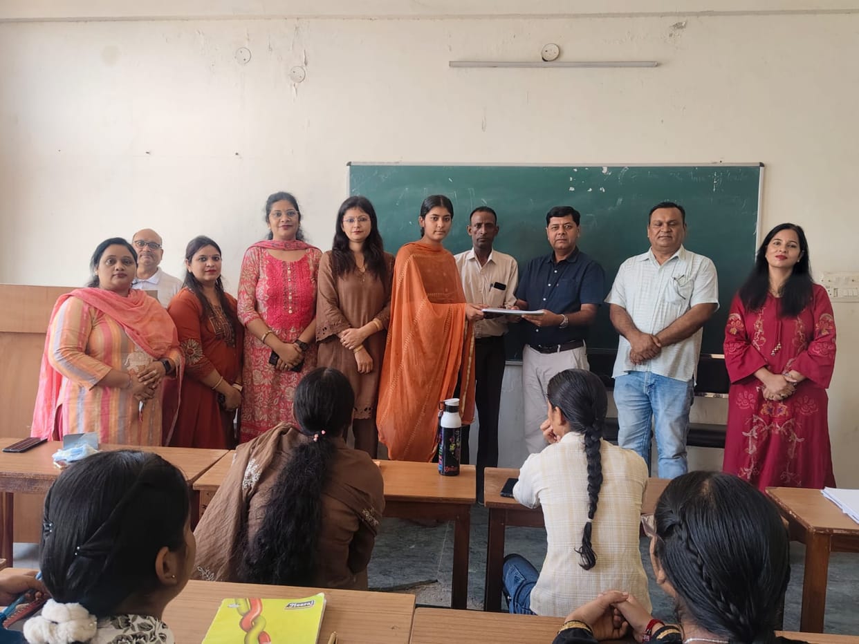 Manasi won the essay competition