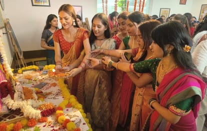 फरीदाबाद एनआईटी स्थित शिक्षण संस्थान में छात्राओं ने गणेश उत्सव मनाया । स्रोत: संस्थान