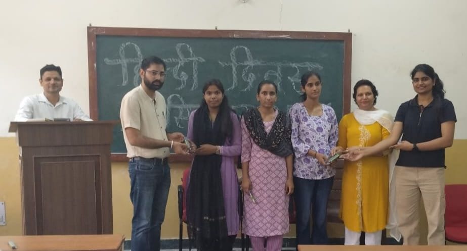 Hindi is the link that connects diversities: Principal