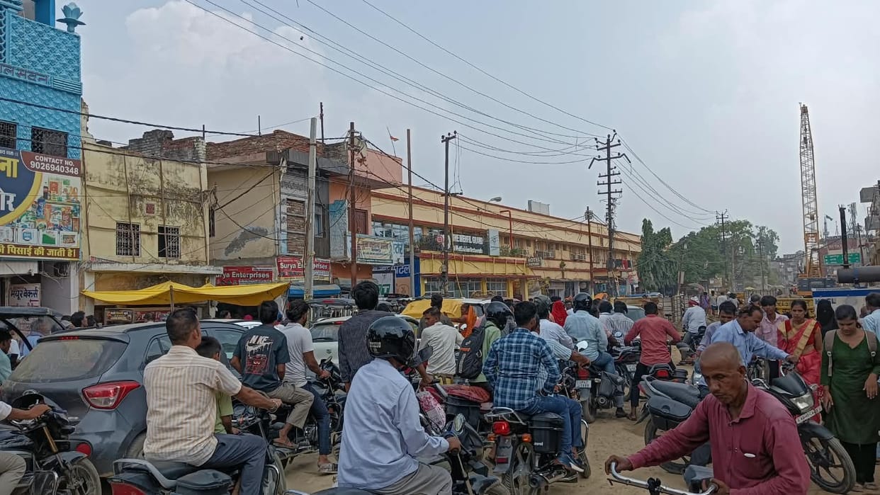 Traffic jam at Jharkhandi Crossing brings movement to a halt; traffic stalled for hours