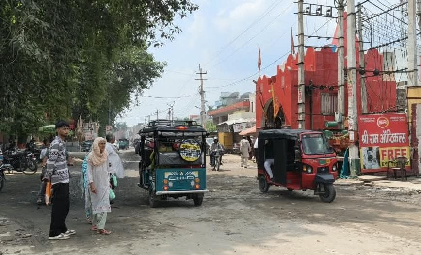 Sewerage block at Safidon Gate cleared, private buses now ply within the city