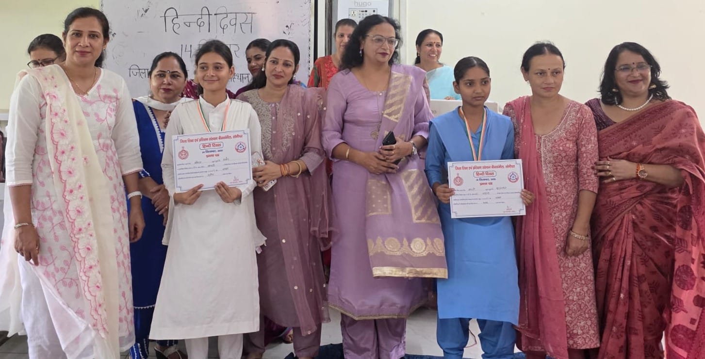 फोटो 15: सोनीपत के गांव भदाना स्थित राजकीय कन्या वरिष्ठ माध्यमिक विद्यालय की छात्राएं, जिन्हों