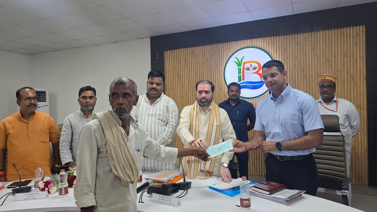 Accelerate the construction of the Ring Road and complete the farmers' registry