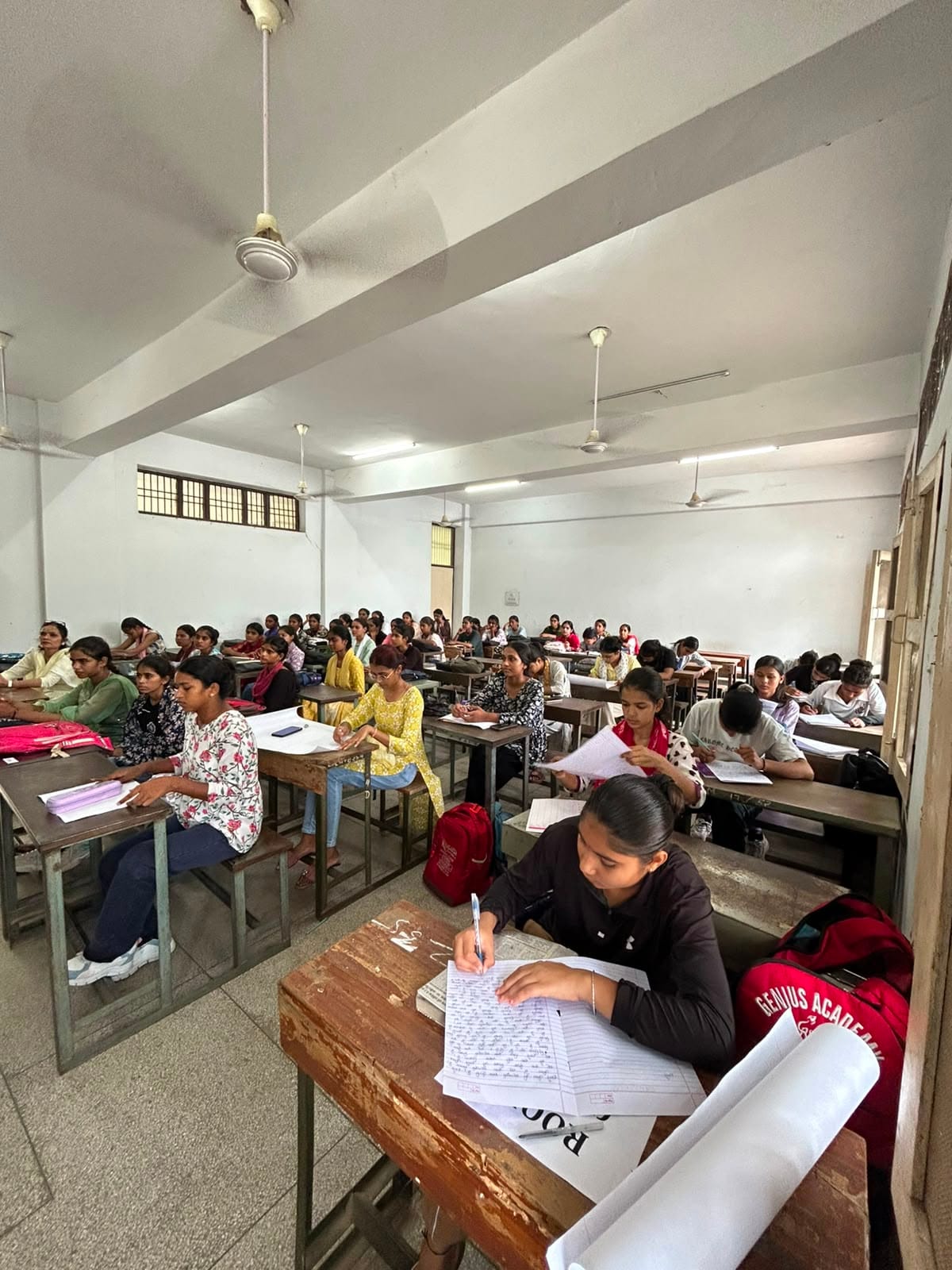 Resolve to use Hindi in daily life Principal
