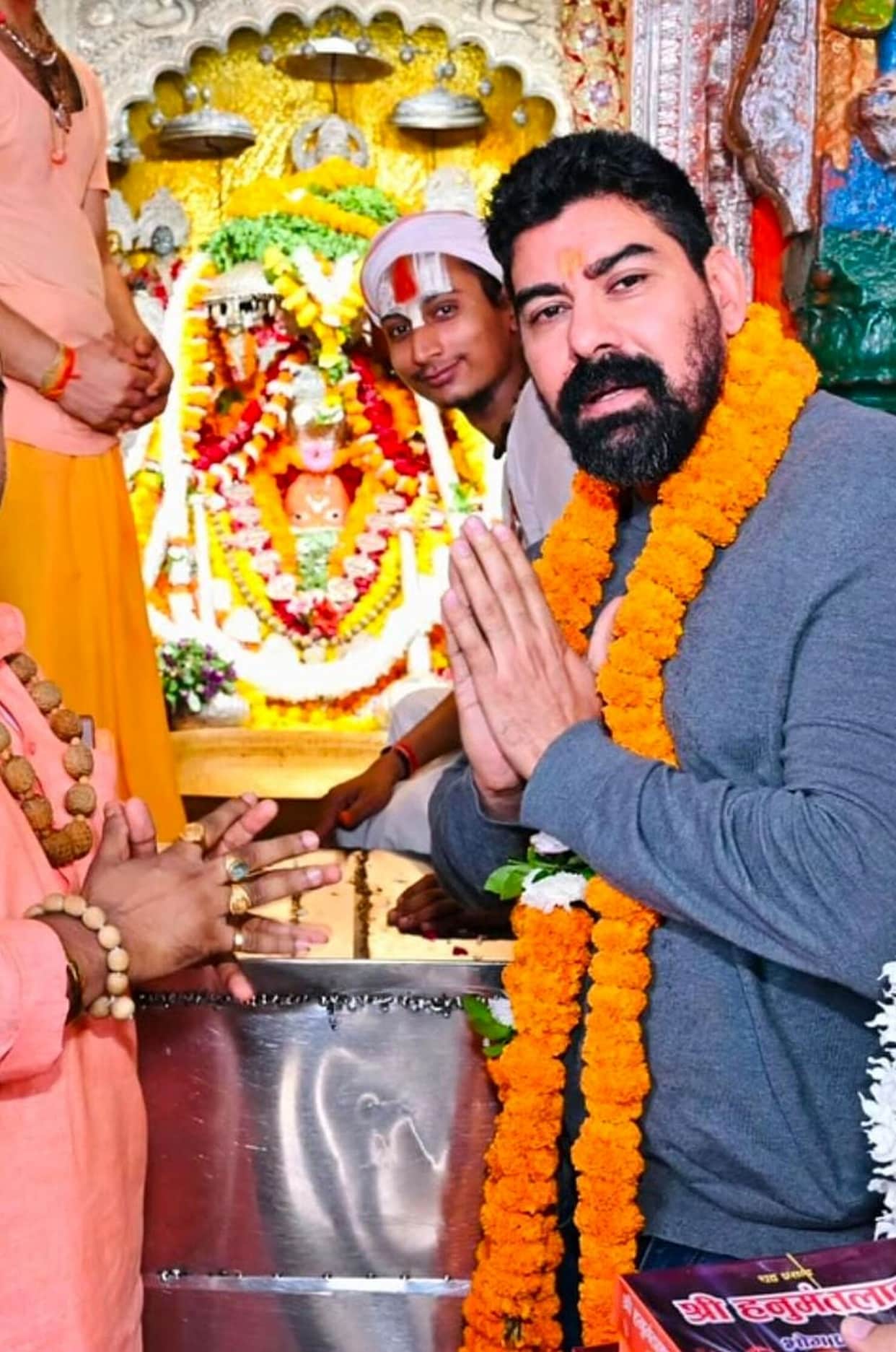 Actor Kabir Duhan Singh visits Ram Lalla