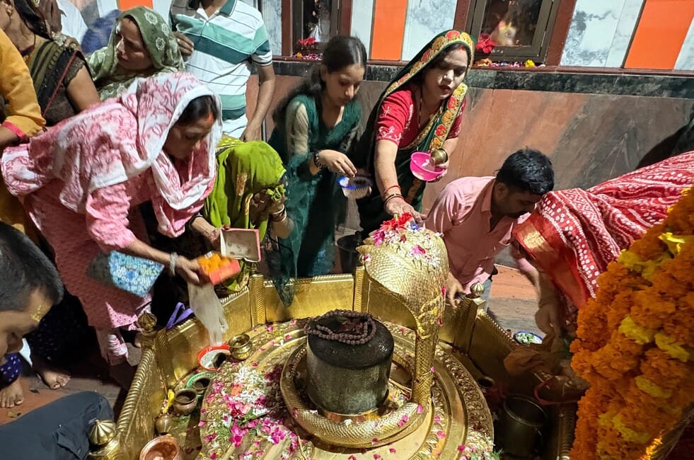 Married women observed a waterless fast and prayed for the longevity of their marital bliss