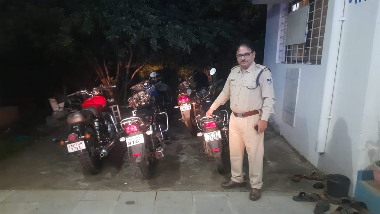 Police raid gambling den in Gohparu, four arrested; seized assets worth over ₹7.43 lakh.