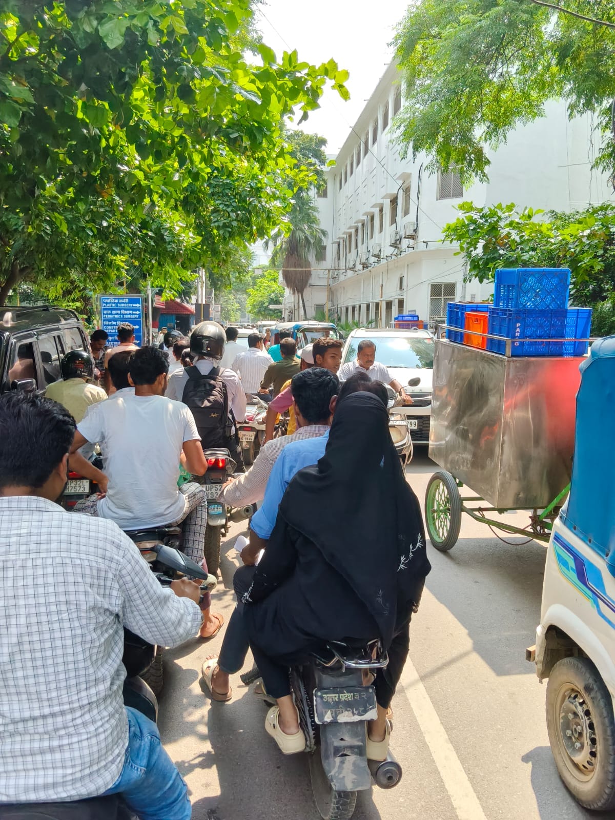 Gates closed for NEET counseling, traffic jam at KGMU