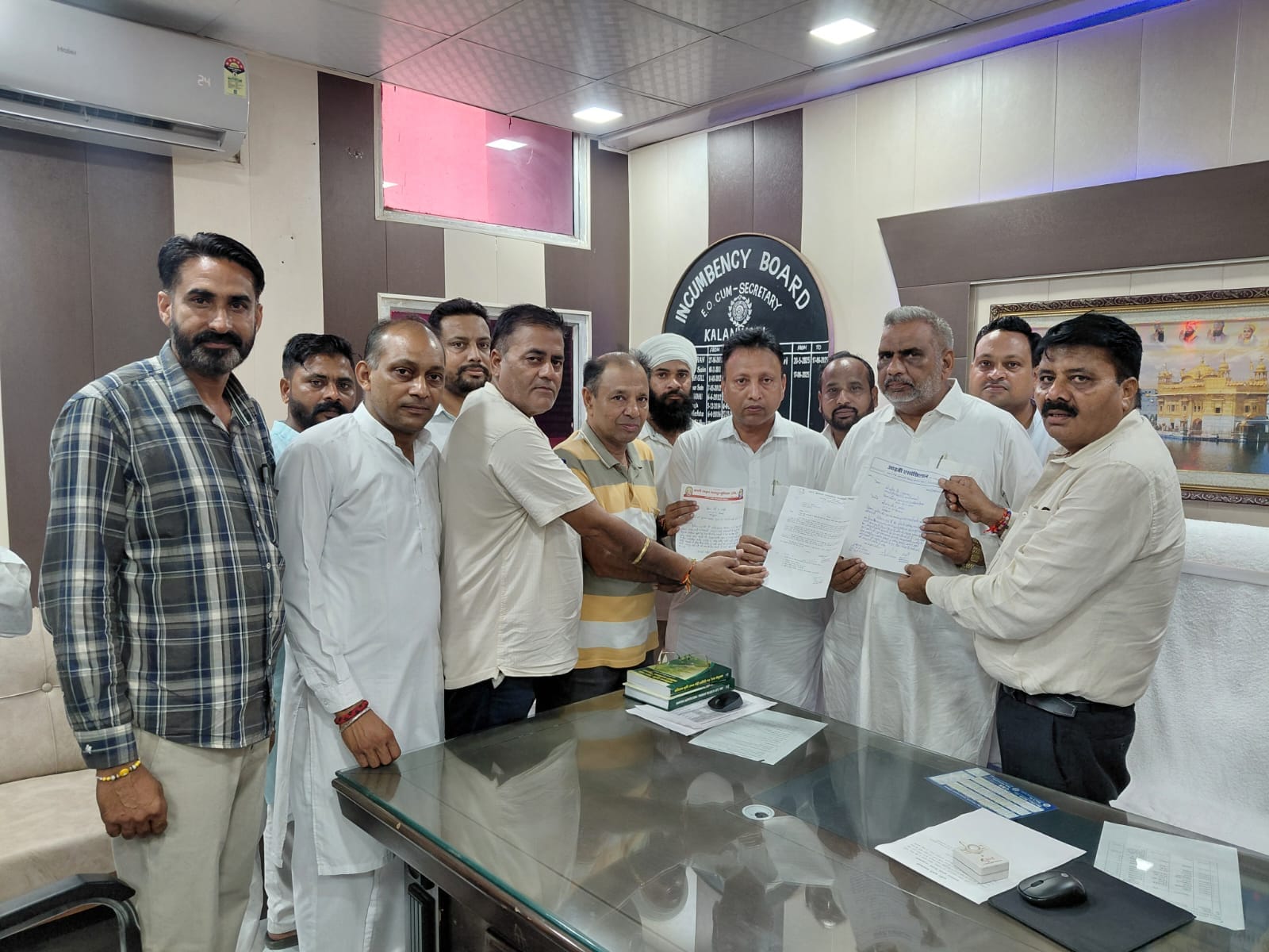 कालांवाली। किसानों की फसल की खरीद न्यूनतम समर्थन मूल्य को लेकर मार्केट कमेटी चेयरमैन सतपाल शर्म