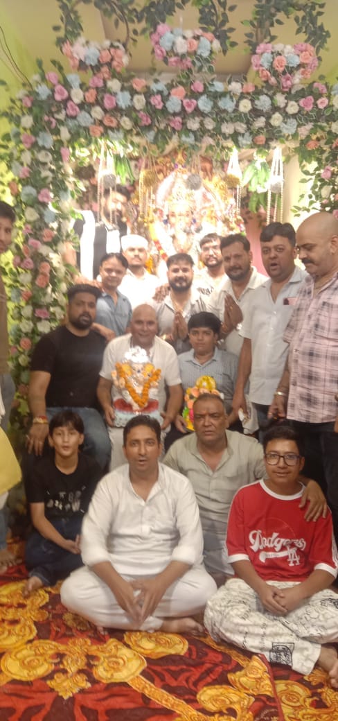 Devotees throng to welcome Ganpati; city echoes with chants.