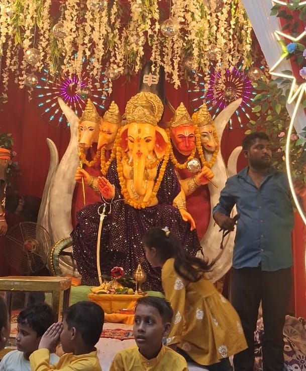 खमरिया नगर में स्थापित भगवान गणेश की प्रतिमा। संवाद