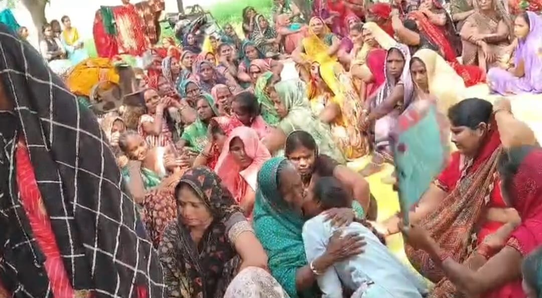 Chaos erupted as soon as the young man's body from Bengaluru reached home