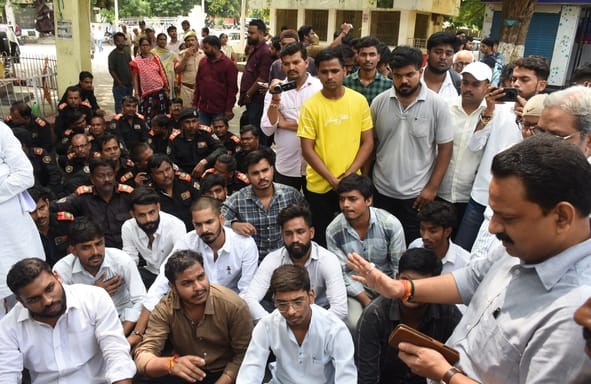 Protest at Lucknow University over the removal of 40 security personnel