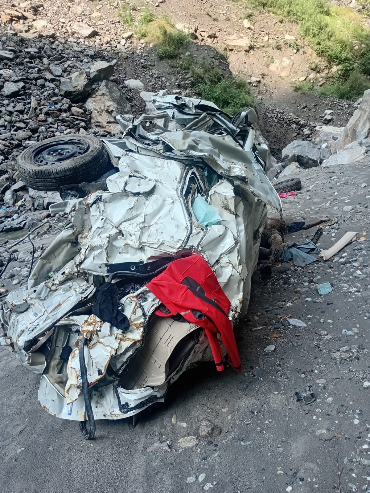 Car plunges into Manglad Khad from NH two youths killed