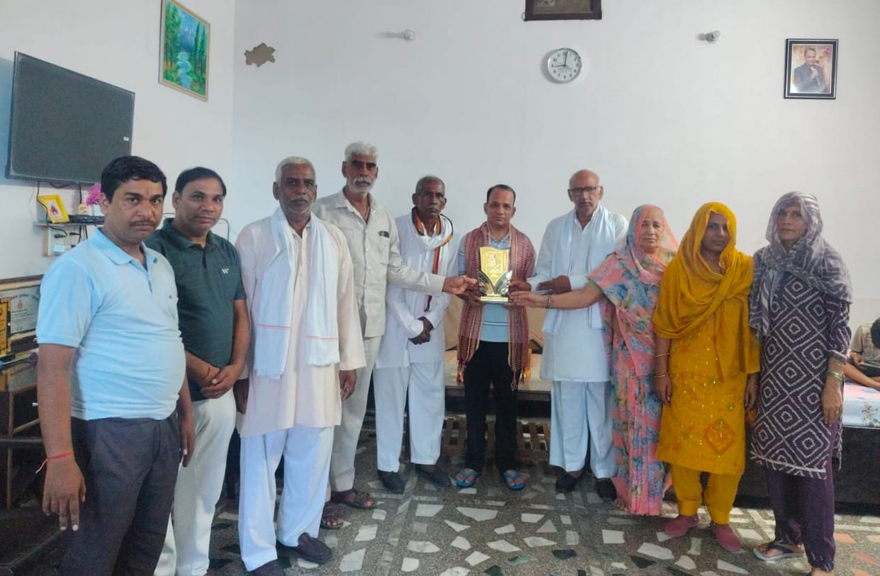 Mukesh Kumar, recipient of the State Teacher Award, felicitated.