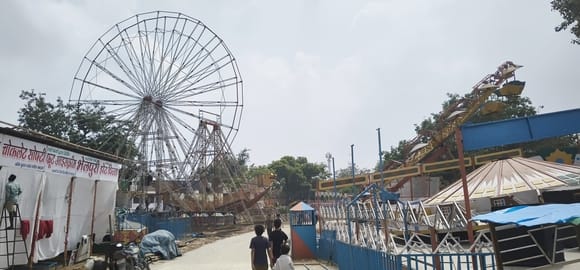 Officials camped at the fairgrounds; oversaw the completion of preparations.