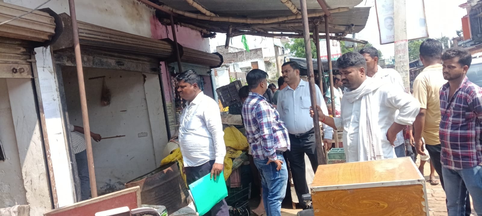  मिशन शक्ति अभियान के तहत आयोजित चौपाल में जानकारी देती महिला आरक्षी