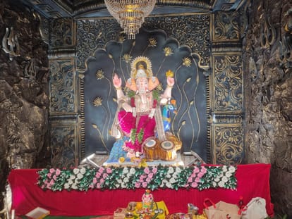 नगर के दामोदर कटरा में मराठा समाज की ओर से स्थापित गणेश प्रतिमा। संवाद