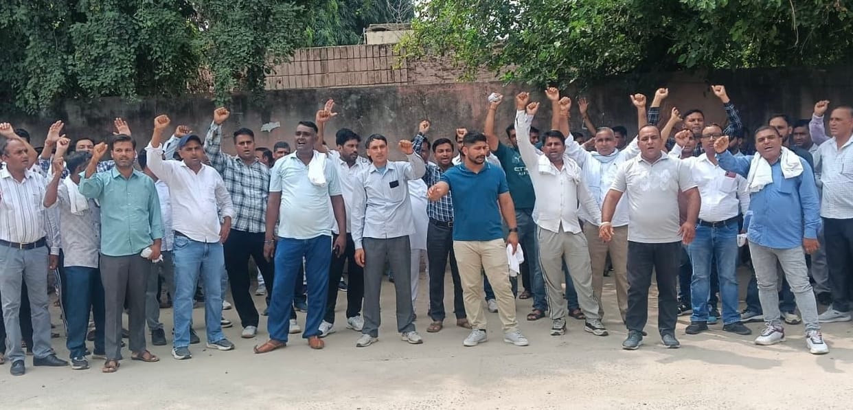 Sub-Divisional Officer accused of autocratic attitude; electricity employees stage protest in opposition.