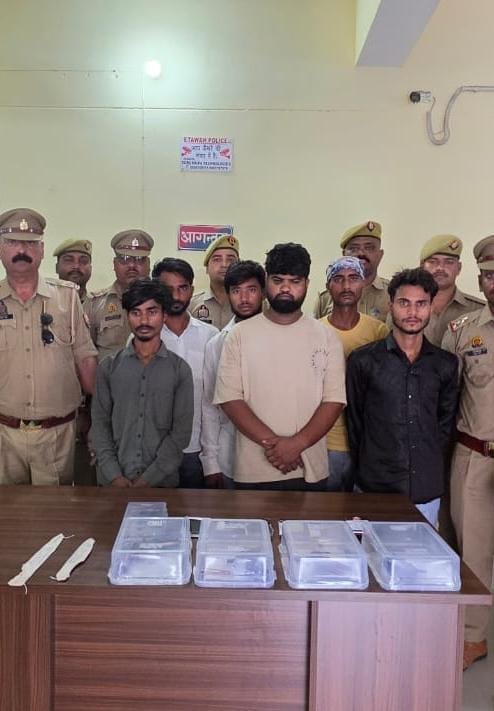 Six members of an inter-district gang involved in robbery and theft arrested.