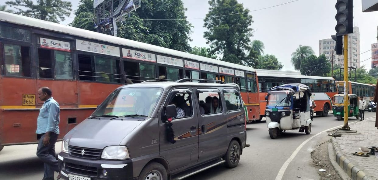 Traffic jam stretching from Police Line Crossing to the Courts.