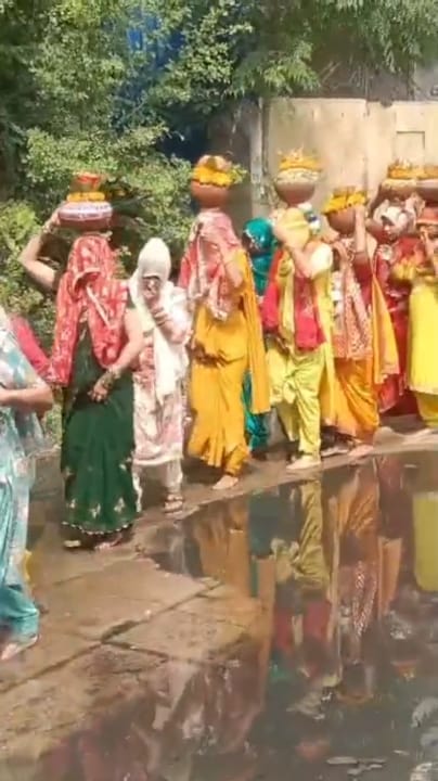 'Kalash Yatra' wades through water; arrangements left in disarray.