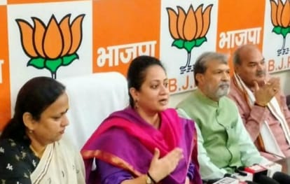 प्रेसवार्ता में जानकारी देतीं मंत्री आरती सिंह राव। संवाद