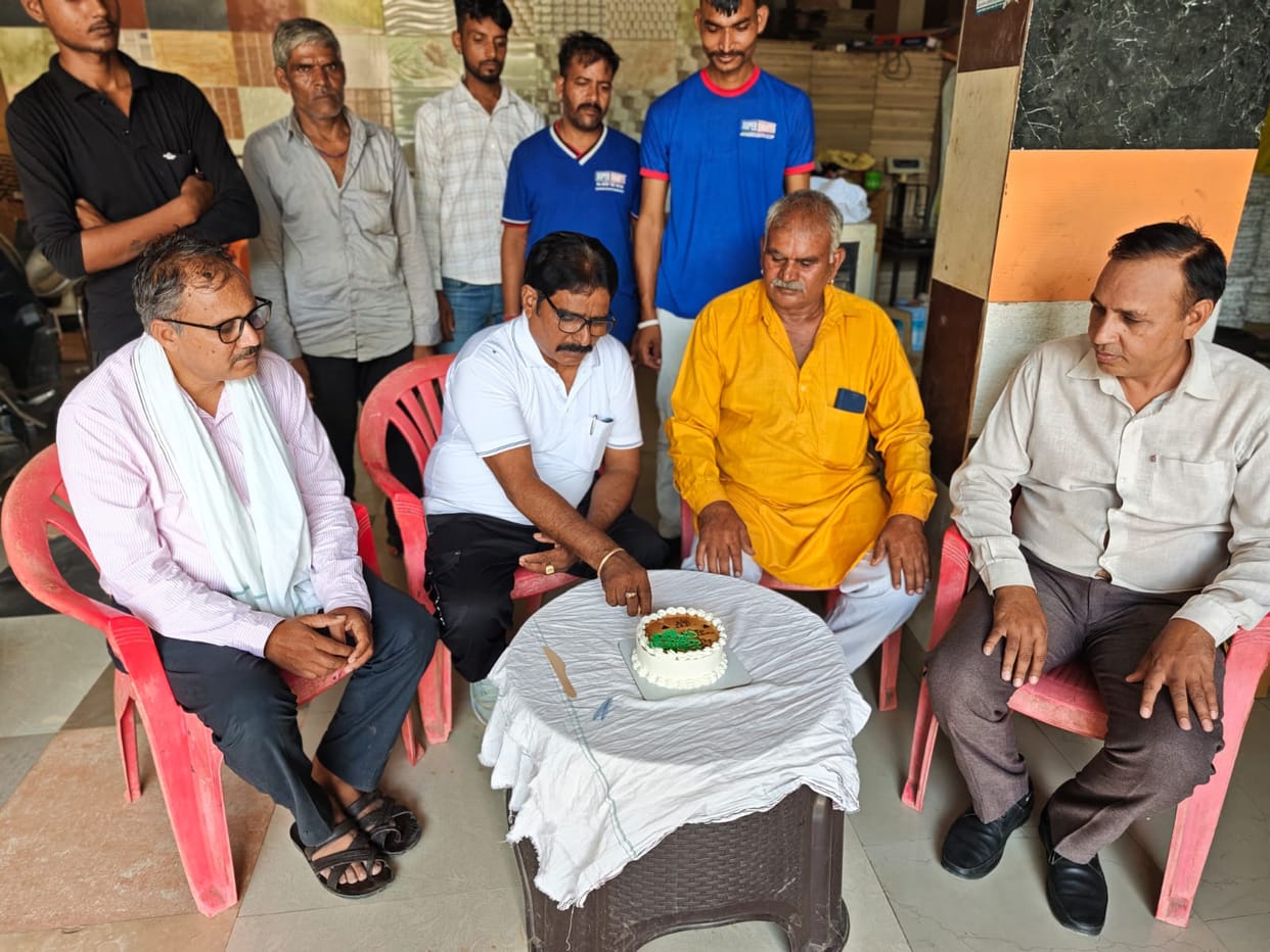 Party workers celebrated the former Chief Minister's birthday in Rewari.