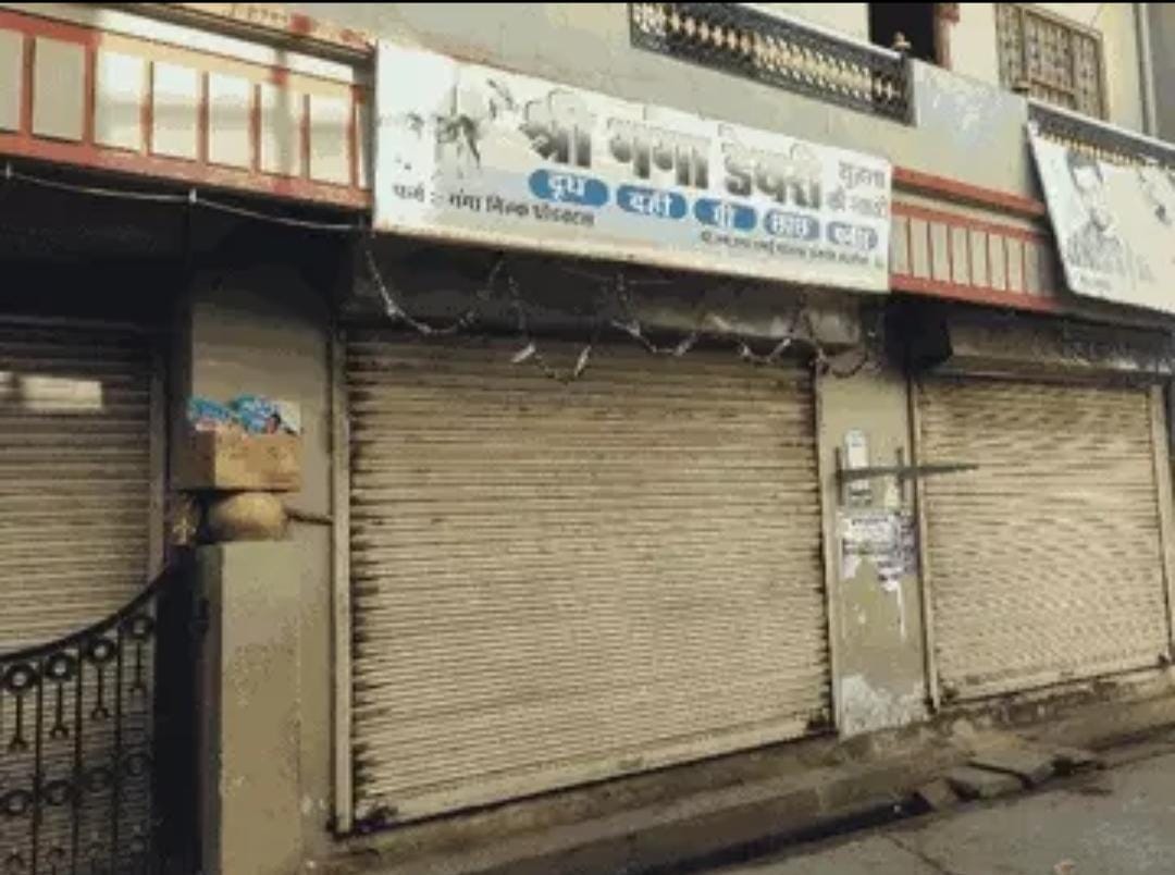 Milk supply halted in Khilchipur due to demand for higher milk prices, with over 140 dairies closed.