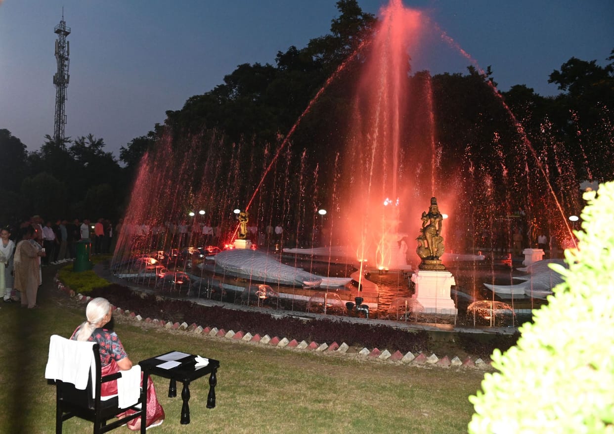 The Governor inaugurated a theme-based fountain at Jan Bhavan.
