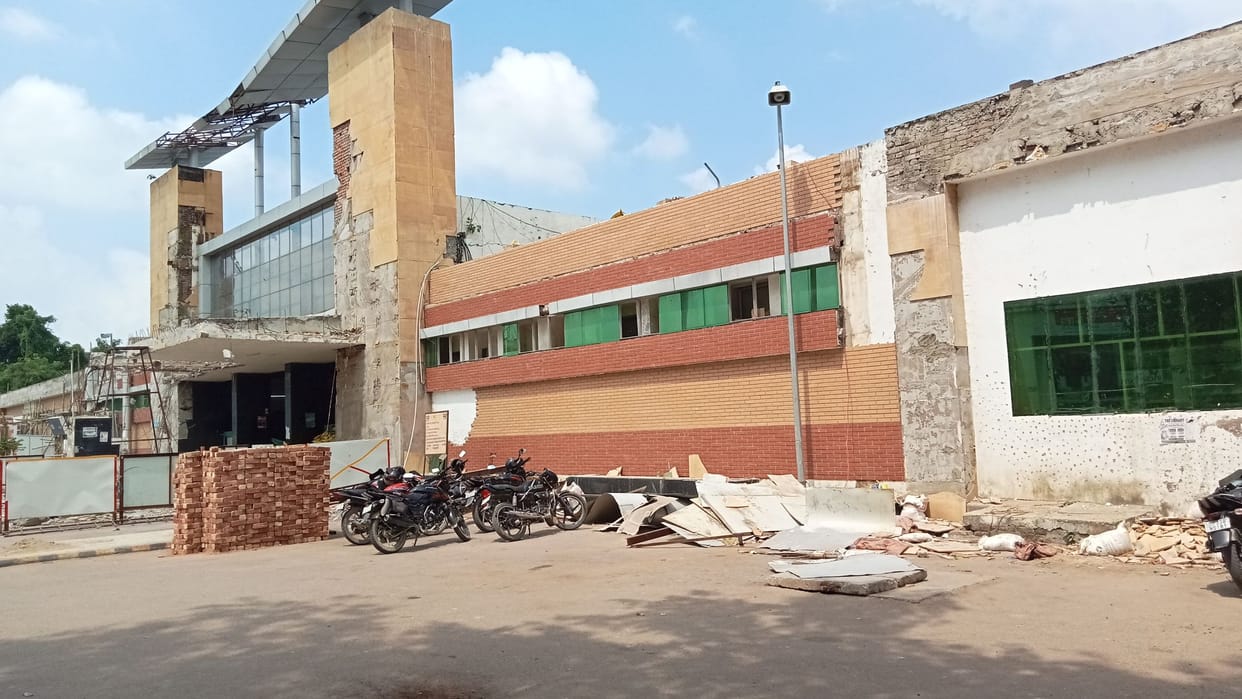 Work on the second building at the railway station picks up pace