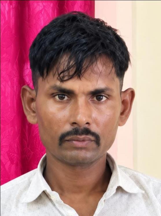 A cattle smuggler with a 25,000 bounty on his head, who had been a headache for the police for 11 years, has been nabbed.