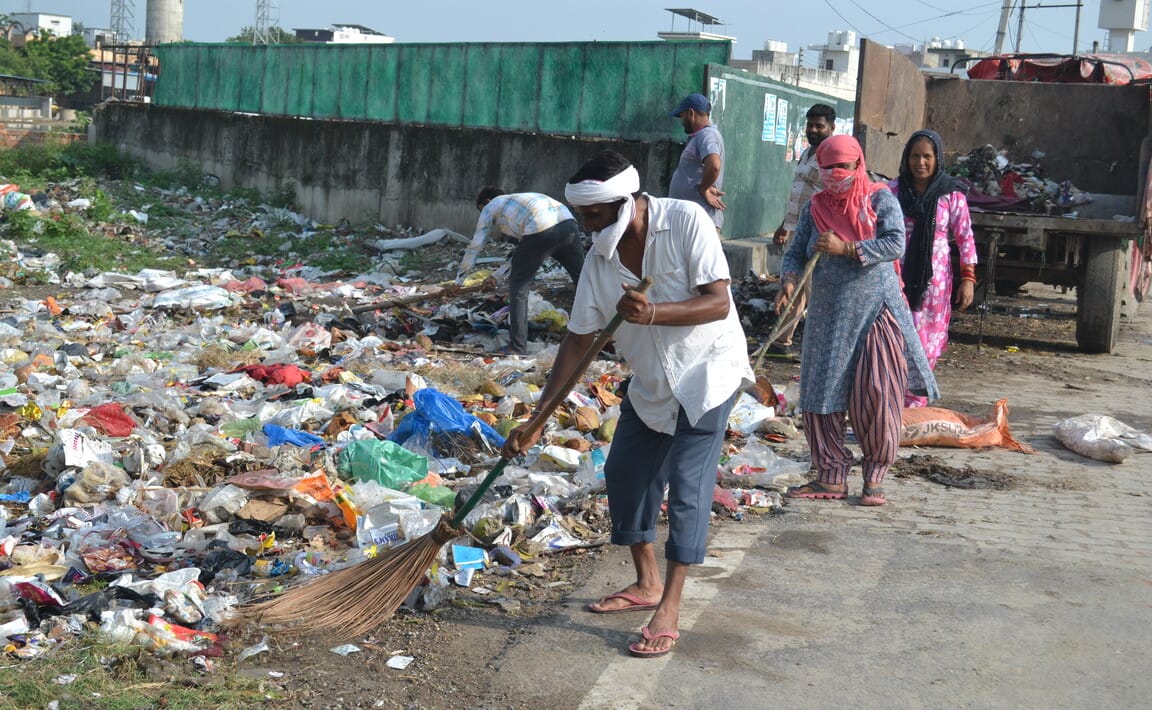 Challenge of cleaning up before festivals: 3,000 tonnes of garbage strewn across the streets.