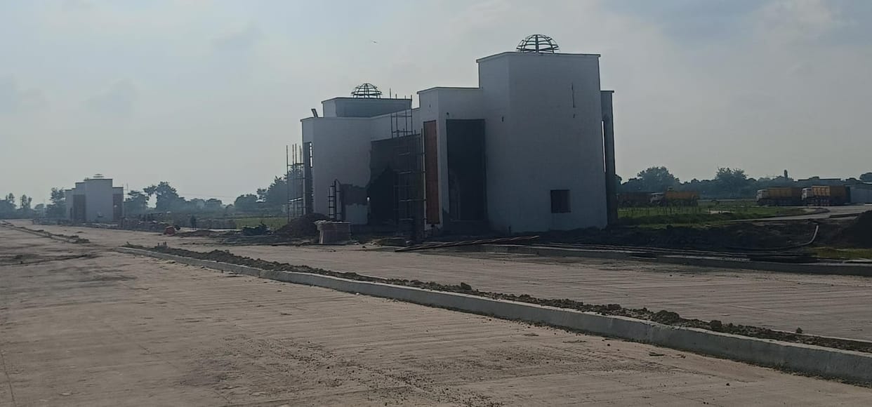 Two mega factories worth 4,000 crore to be set up in Salempur.