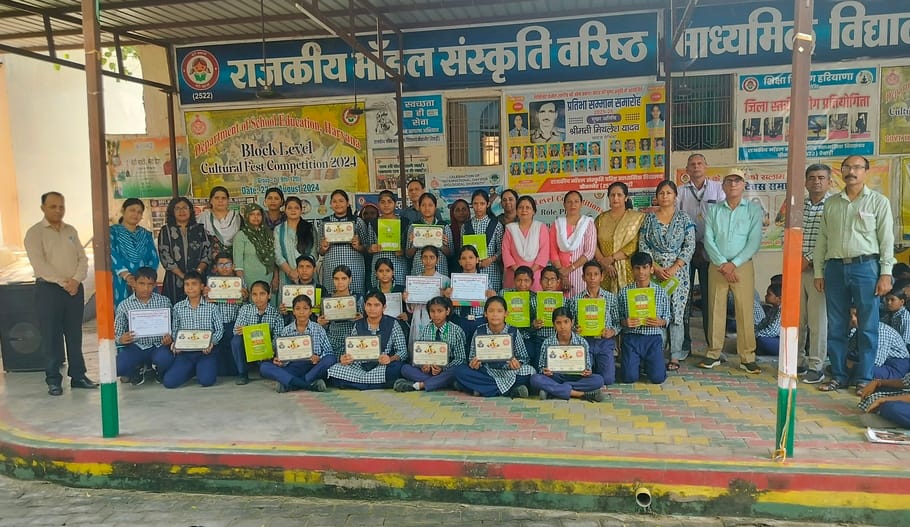 The purpose of Hindi Diwas is also to connect the new generation with literature.