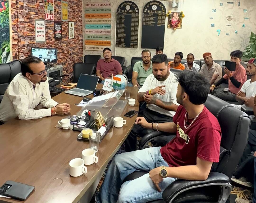 Social activist Bunty Saraji visited the corporation office regarding the driver suspension case.