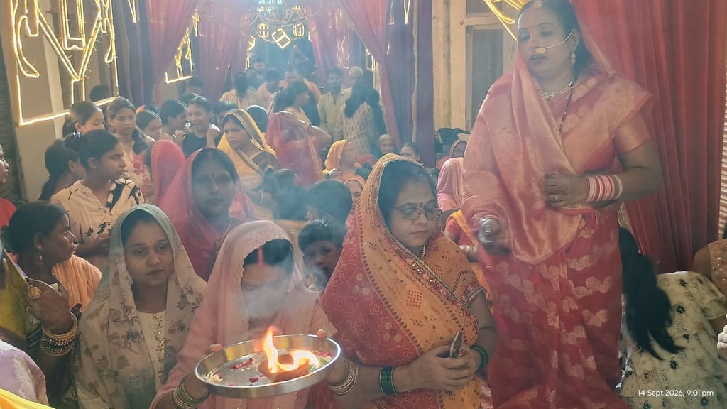 Pandal doors opened; devotees worshipped Prathamesh.
