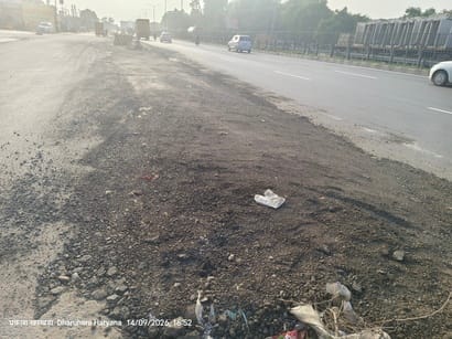 Potholes on the highway in front of Vipul Garden were repaired.
