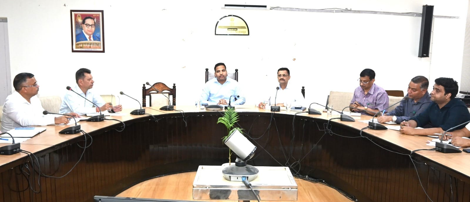 बचत भवन में जिला समन्वय समिति की पहली बैठक की अध्यक्षता करते उपायुक्त। स्रोत: डीपीआरओ