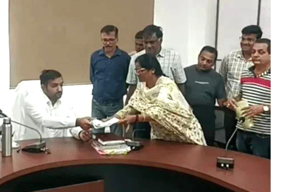 BJP split in Dungarpur; two councilors file nomination papers for the post of Chairperson.