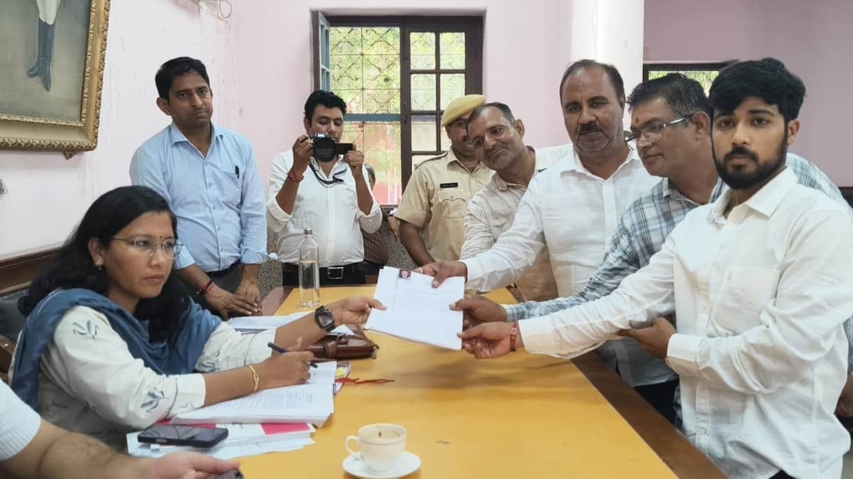 Bikaner: Anil Kalla files nomination; political stir intensifies due to Navratan Daga's rebellious stance