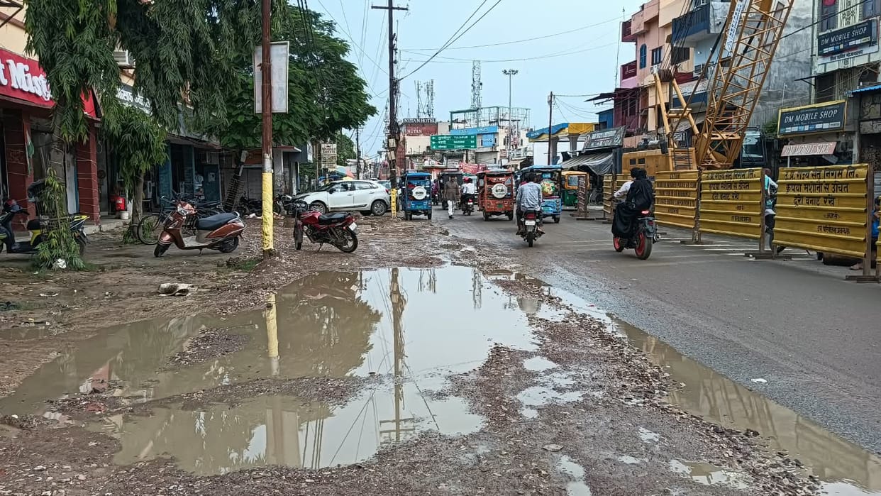 High-mast lights and solar-powered drinking water kiosks obstructing the overbridge construction will be removed